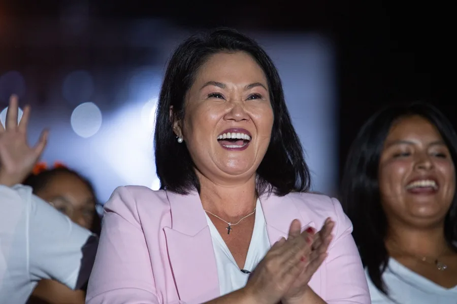 Keiko Fujimori se acerca a ganar la elección presidencial en Perú, con 40.000 votos más que Roberto Sánchez Keiko Fujimori se acerca a ganar la elección presidencial en Perú, con 40.000 votos más que Roberto Sánchez
