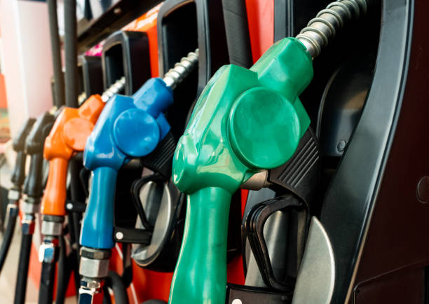 Gobierno reajusta combustibles y activa período de congelación de precios