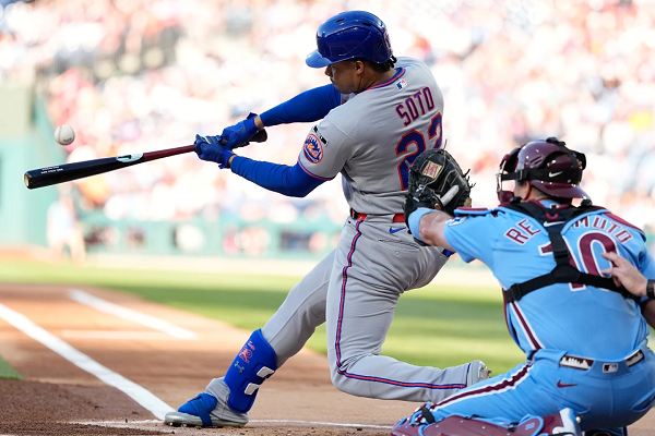 Juan Soto conecta dos jonrones para liderar a los Mets a una victoria de 6-4 sobre los Phillies Juan Soto conecta dos jonrones para liderar a los Mets a una victoria de 6-4 sobre los Phillies