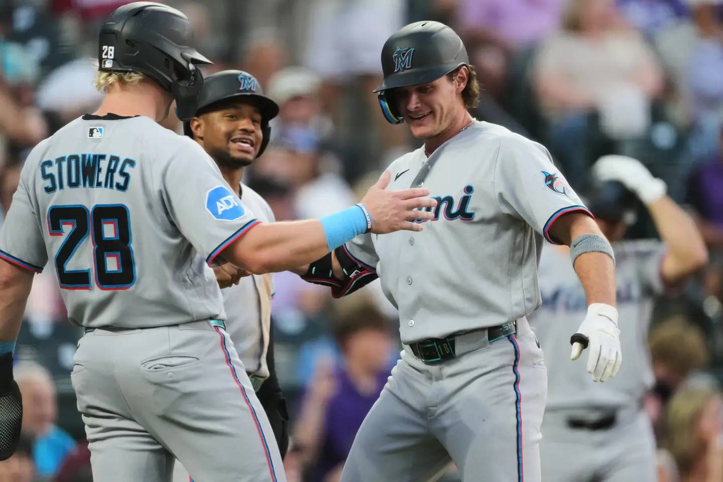 Conine conecta un jonrón de 3 carreras, Alcantara mejora su marca a 6-0 en junio mientras los Marlins vencen a los Rockies 10-7