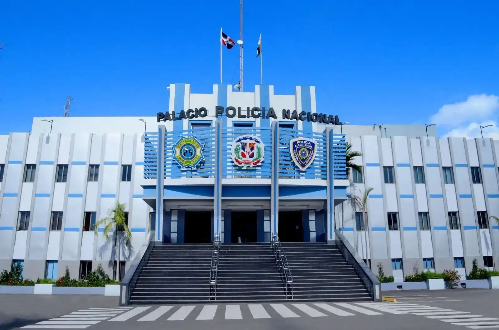 Policía Nacional y Ministerio Público investigan muerte de madre e hijo hallados sin vida en torre del ensanche Piantini, DN.