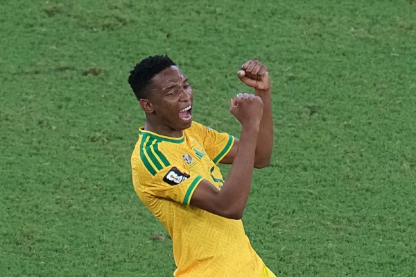 Sudáfrica vence 1-0 a Corea del Sur y avanza por primera vez a ronda de eliminación