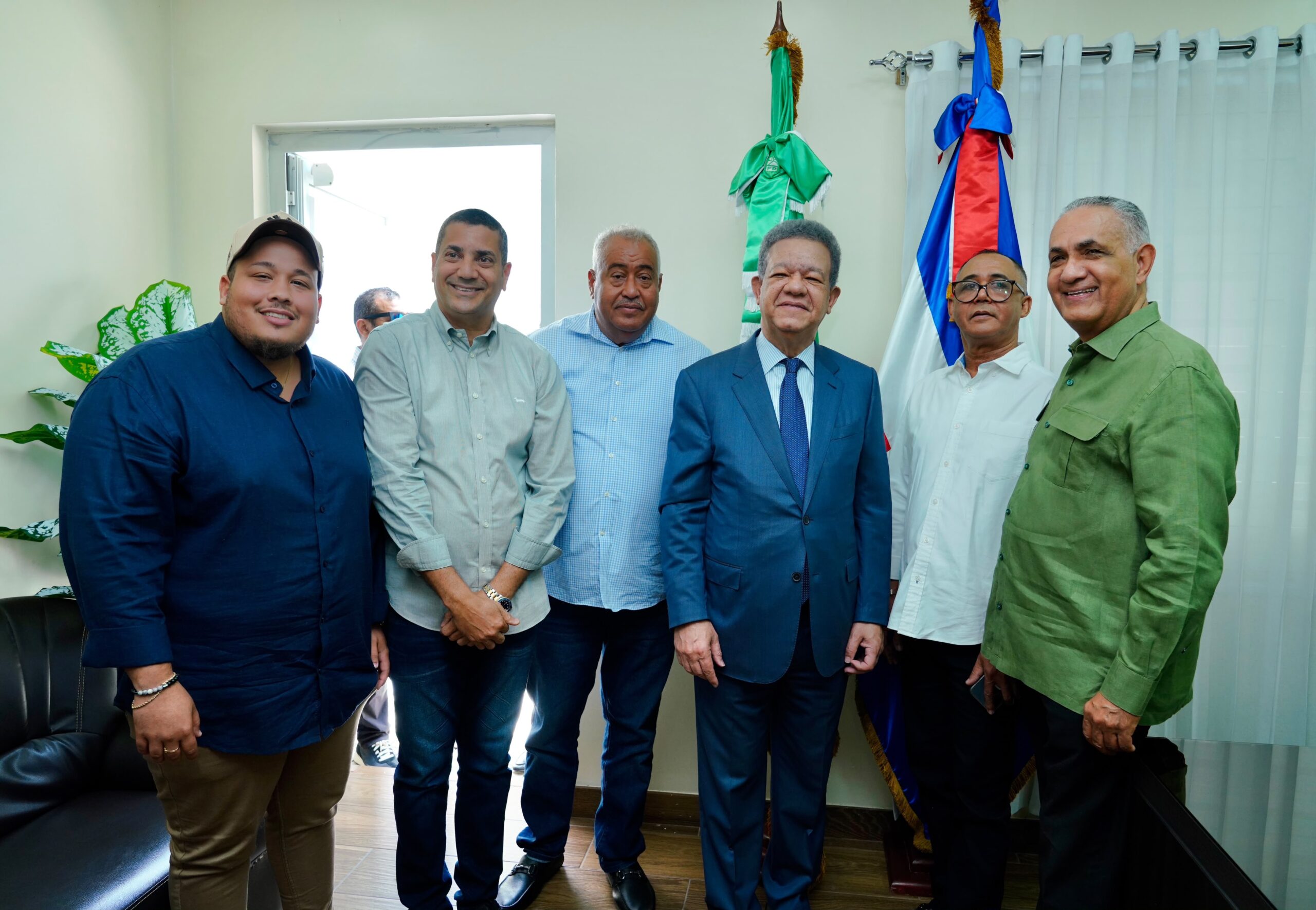 Visita de Leonel a María Trinidad Sánchez sigue generando nuevas adhesiones a la FP: juramenta otro regidor