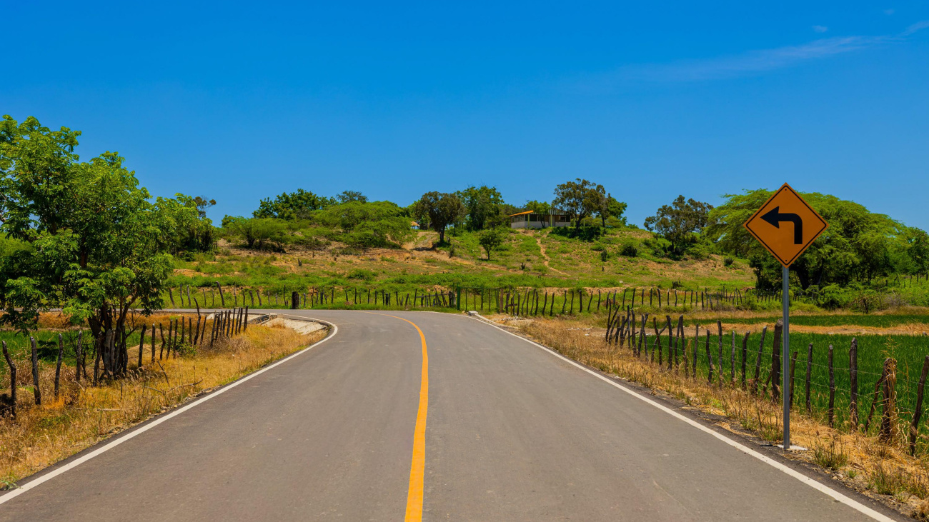 Presidente Abinader cumple una demanda histórica de la Línea Noroeste con la inauguración de nueva carretera Palo Verde-Laguna Verde, en Montecristi