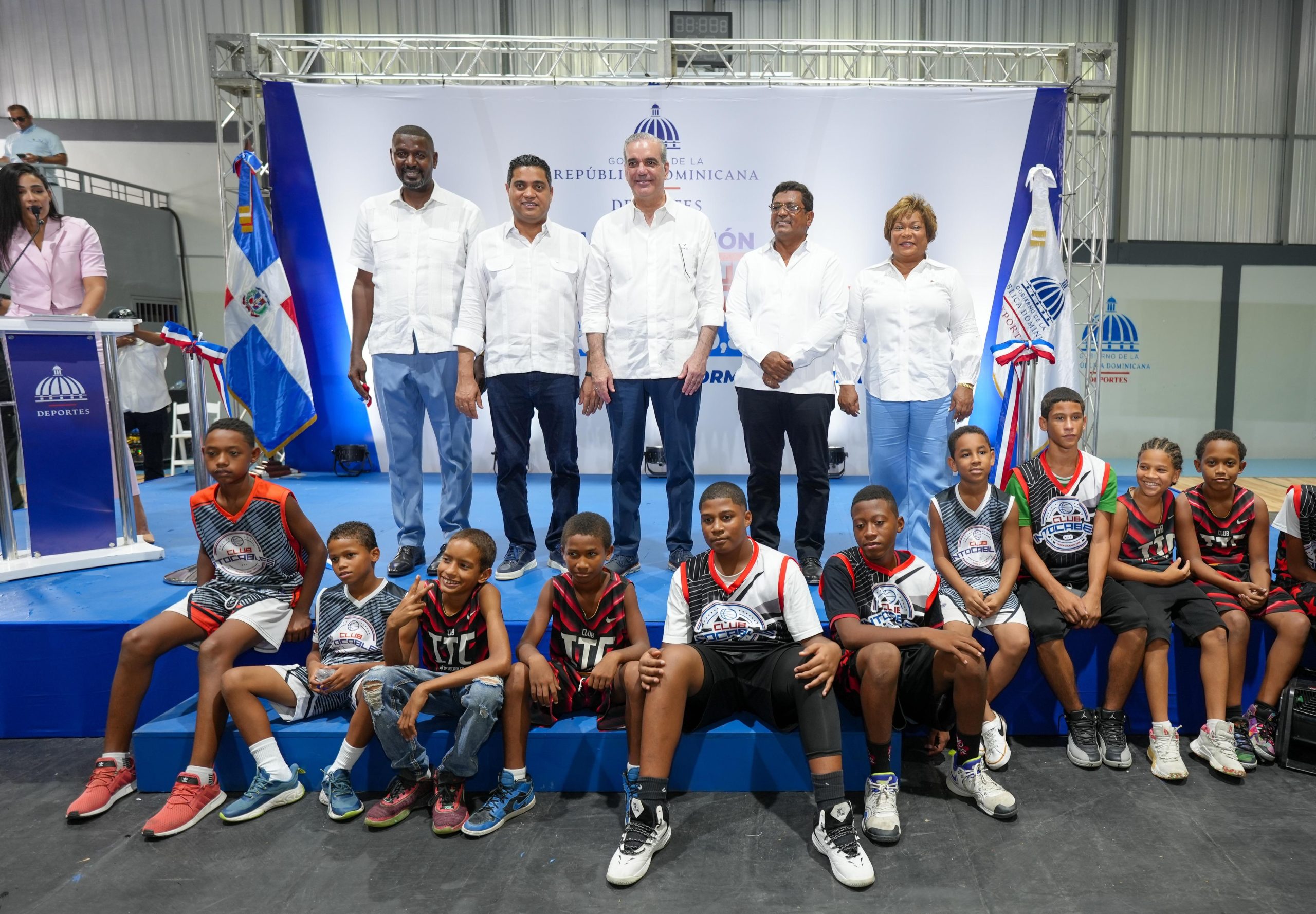 Presidente Abinader entrega remozado el Club Deportivo Dante Lemoniel; ministro Kelvin Cruz asegura que su gestión marcará un antes y un después en el deporte Presidente Abinader entrega remozado el Club Deportivo Dante Lemoniel; ministro Kelvin Cruz asegura que su gestión marcará un antes y un después en el deporte