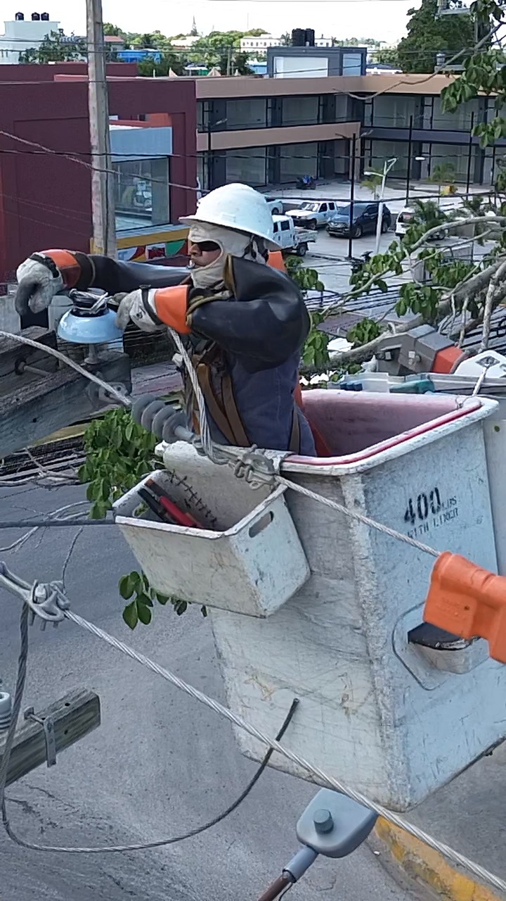 Clientes destacan mejoras en el servicio eléctrico tras intervenciones de EDEEste en circuitos de la Subestación Zona Franca San Pedro Clientes destacan mejoras en el servicio eléctrico tras intervenciones de EDEEste en circuitos de la Subestación Zona Franca San Pedro