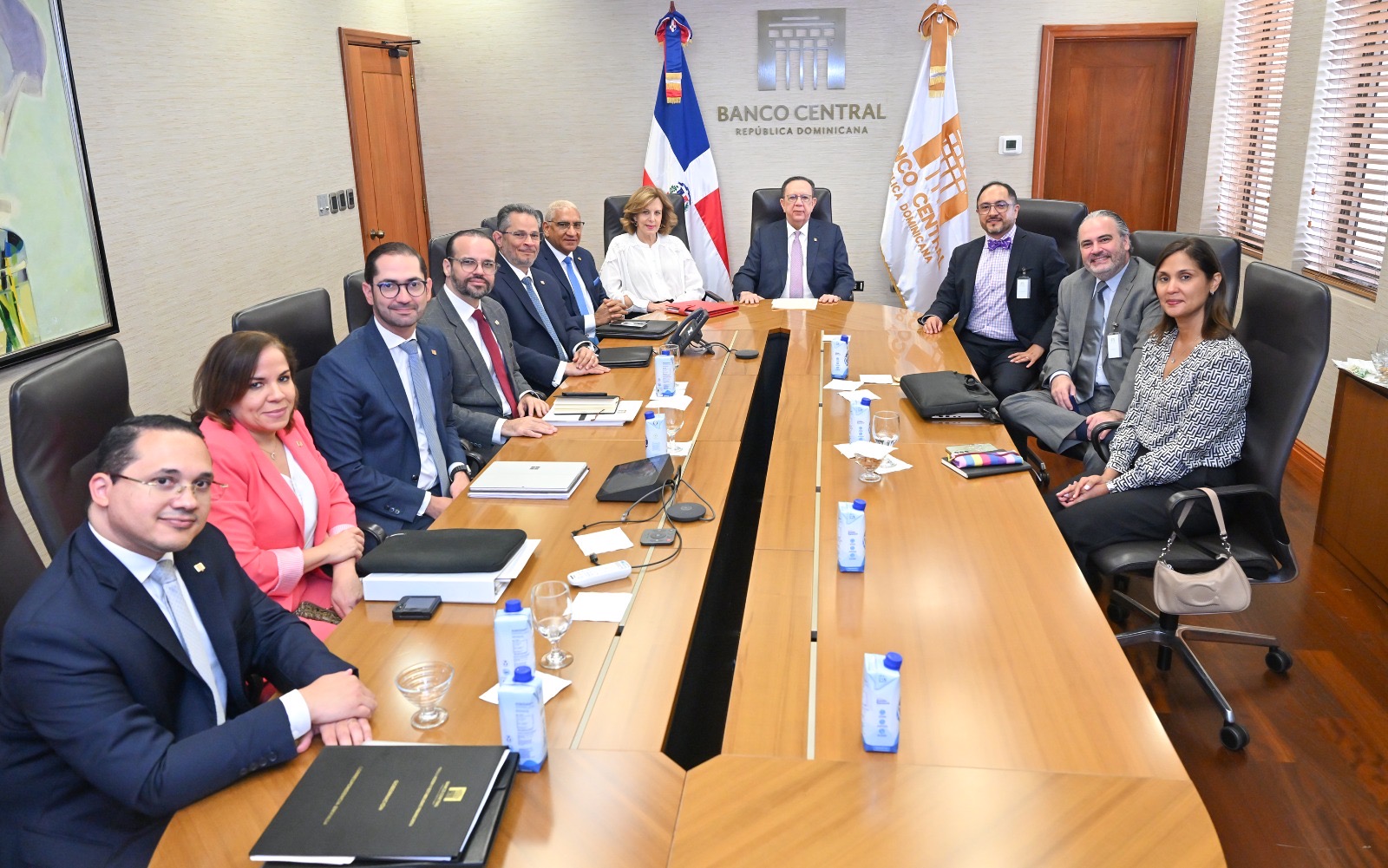 Valdez Albizu recibe una misión técnica del BID a fin de potenciar el financiamiento a MIPYMES a través del BANDEX Valdez Albizu recibe una misión técnica del BID a fin de potenciar el financiamiento a MIPYMES a través del BANDEX