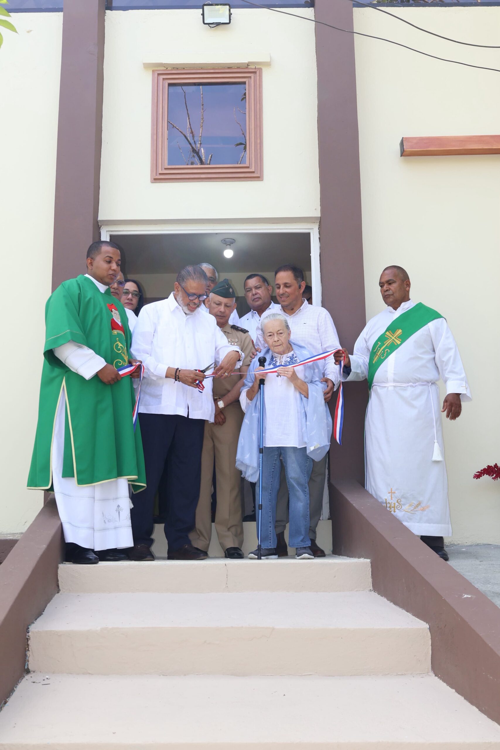 Desarrollo de la Comunidad entrega remozada capilla en Sabana Iglesia, Santiago