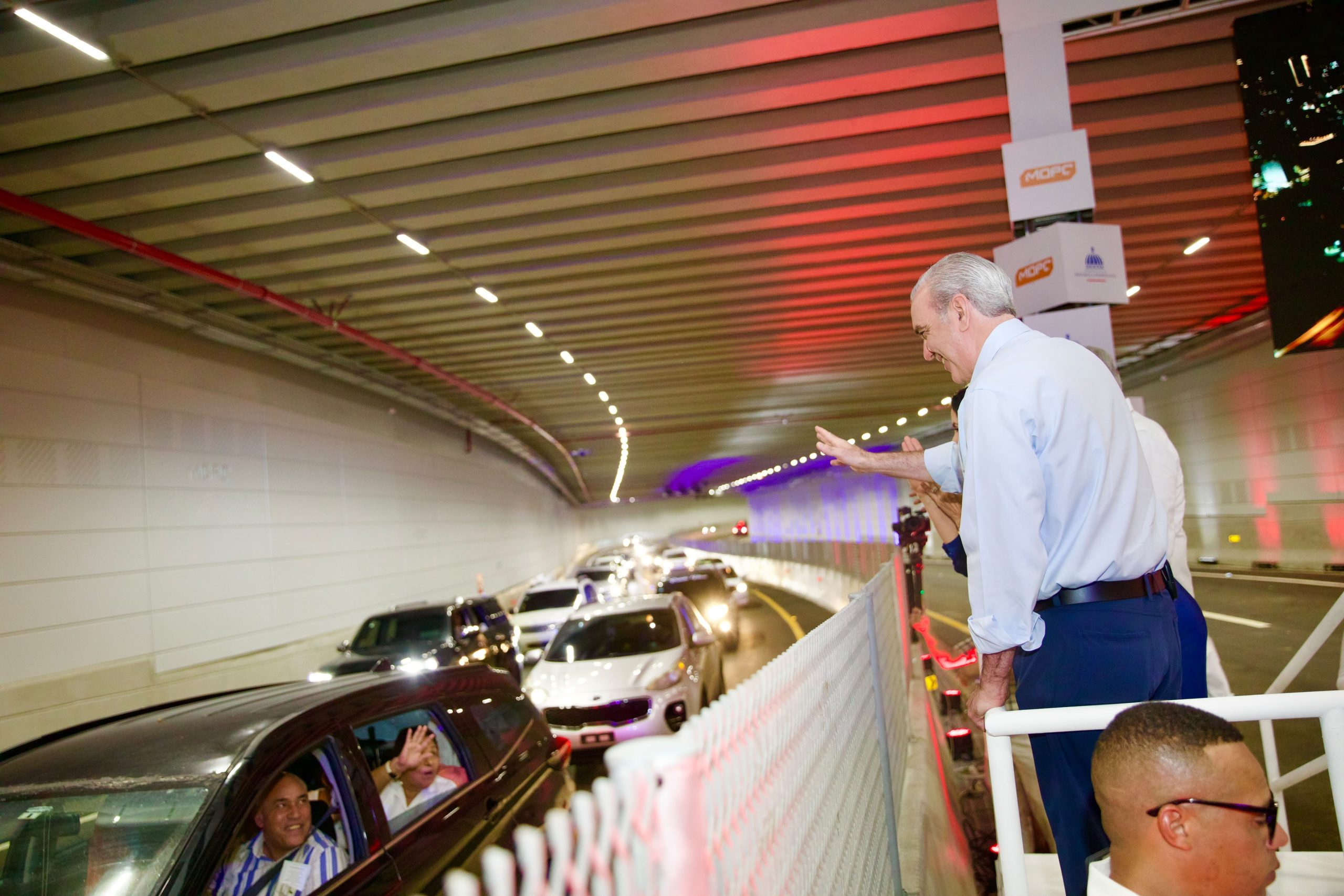 Presidente Abinader inaugura el túnel de la Plaza de la Bandera que cambia la salida hacia el Sur y redefine la movilidad del Gran Santo Domingo Presidente Abinader inaugura el túnel de la Plaza de la Bandera que cambia la salida hacia el Sur y redefine la movilidad del Gran Santo Domingo