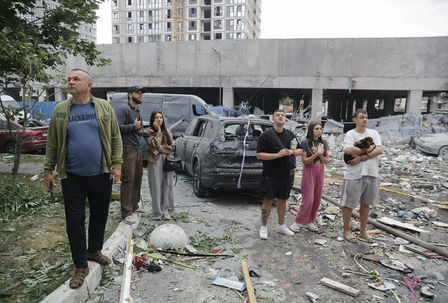 Al menos 14 muertos y más de cuarenta heridos en un nuevo gran ataque ruso sobre Kiev en vísperas de la cumbre de la OTAN
