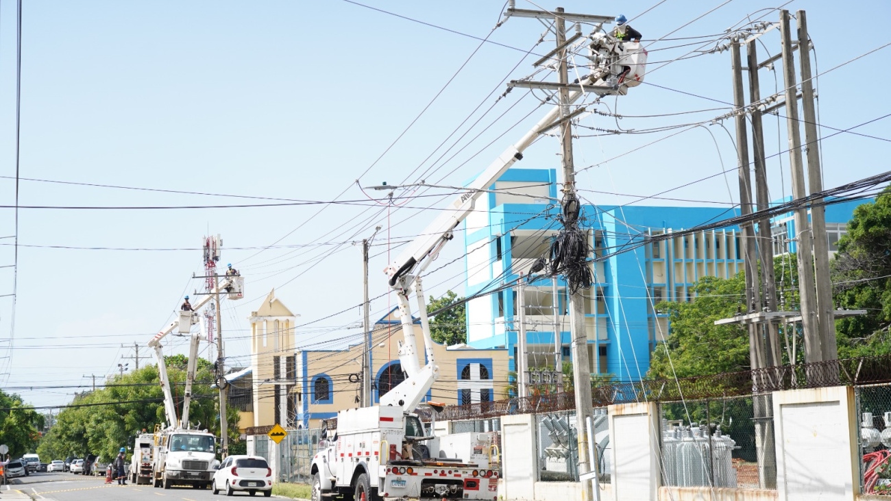 Edesur desarrolla intenso plan de construcción de circuitos y cambios de redes de distribución Edesur desarrolla intenso plan de construcción de circuitos y cambios de redes de distribución