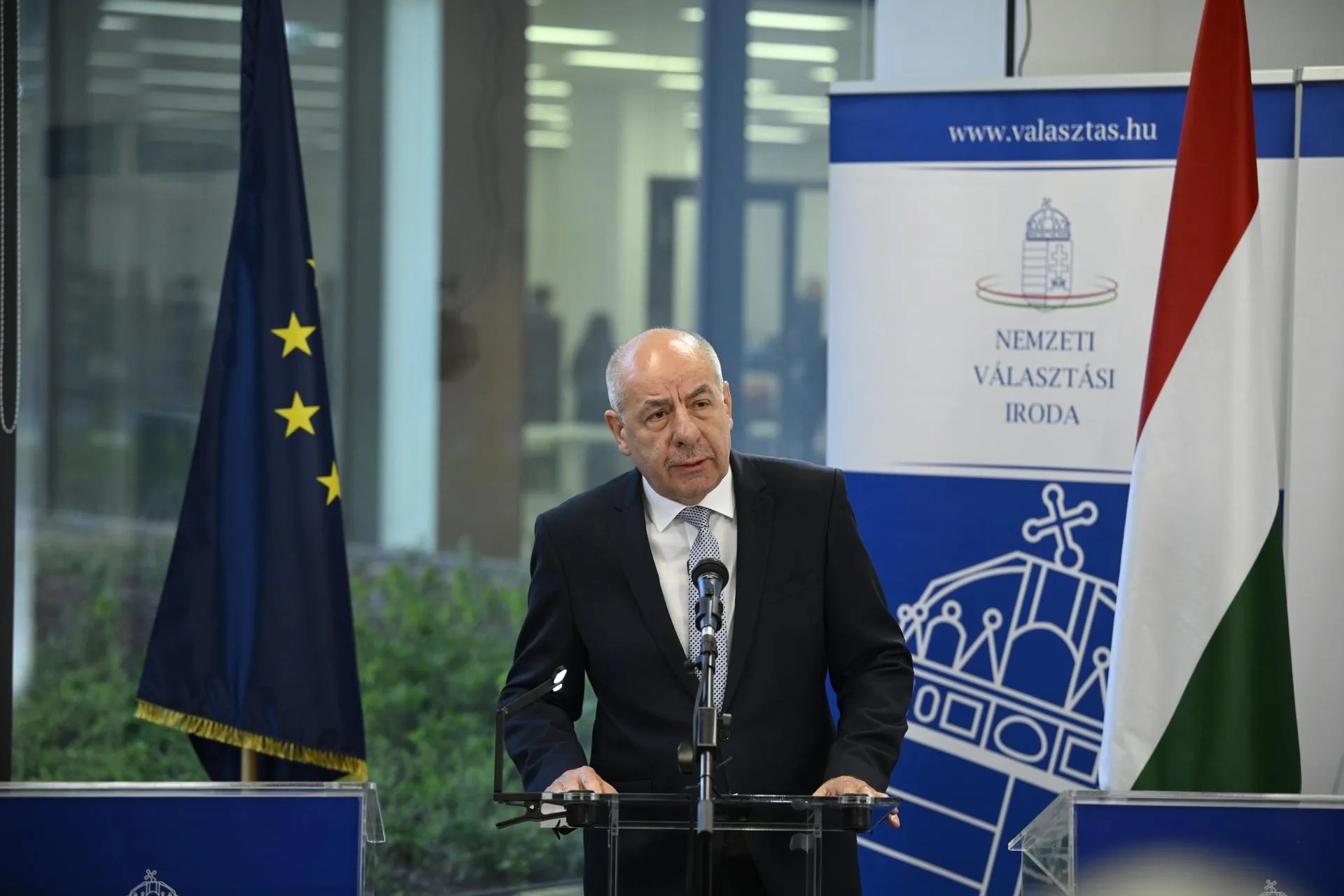 El presidente húngaro firma la reforma constitucional que implica el fin de su mandato