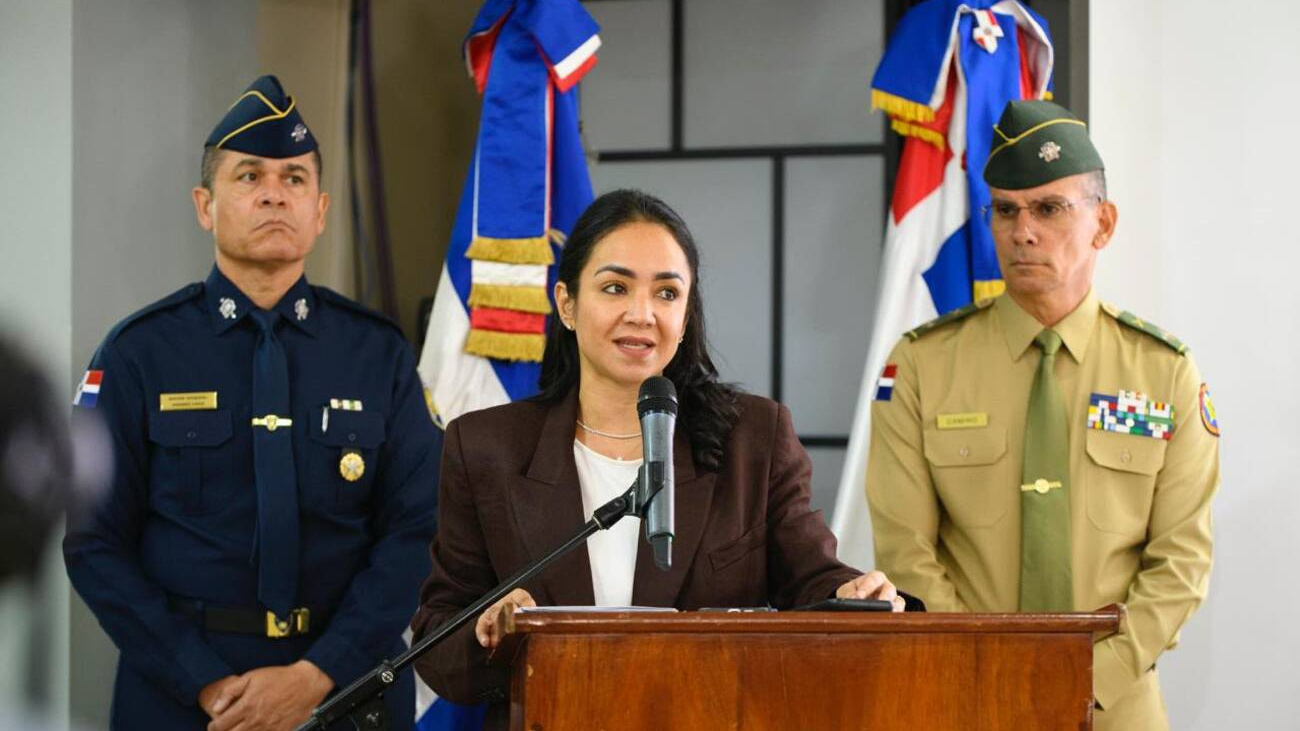 Ministra de Interior y Policia: “No vamos a desistir en nuestro empeño de transformar la Policía”, y promete cero impunidad ante abusos Ministra de Interior y Policia: “No vamos a desistir en nuestro empeño de transformar la Policía”, y promete cero impunidad ante abusos
