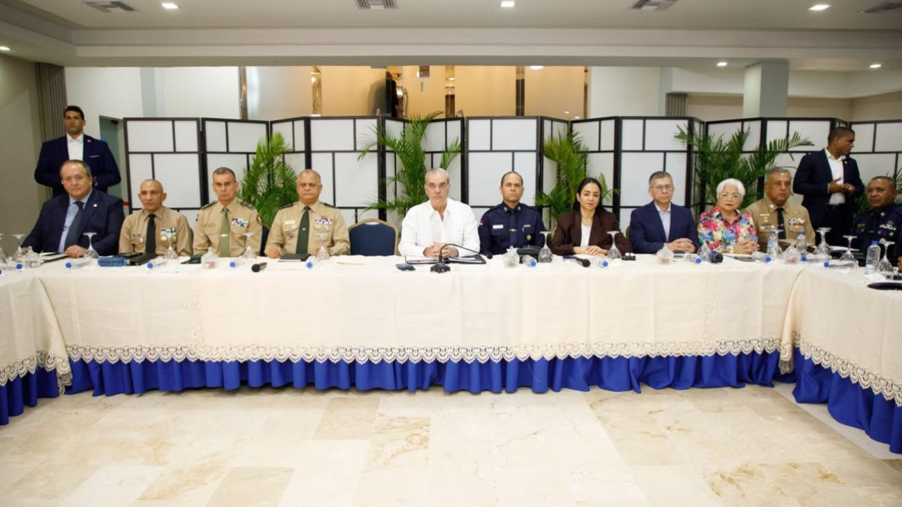 Presidente Abinader encabeza reunión de seguimiento al Plan de Seguridad Ciudadana Presidente Abinader encabeza reunión de seguimiento al Plan de Seguridad Ciudadana