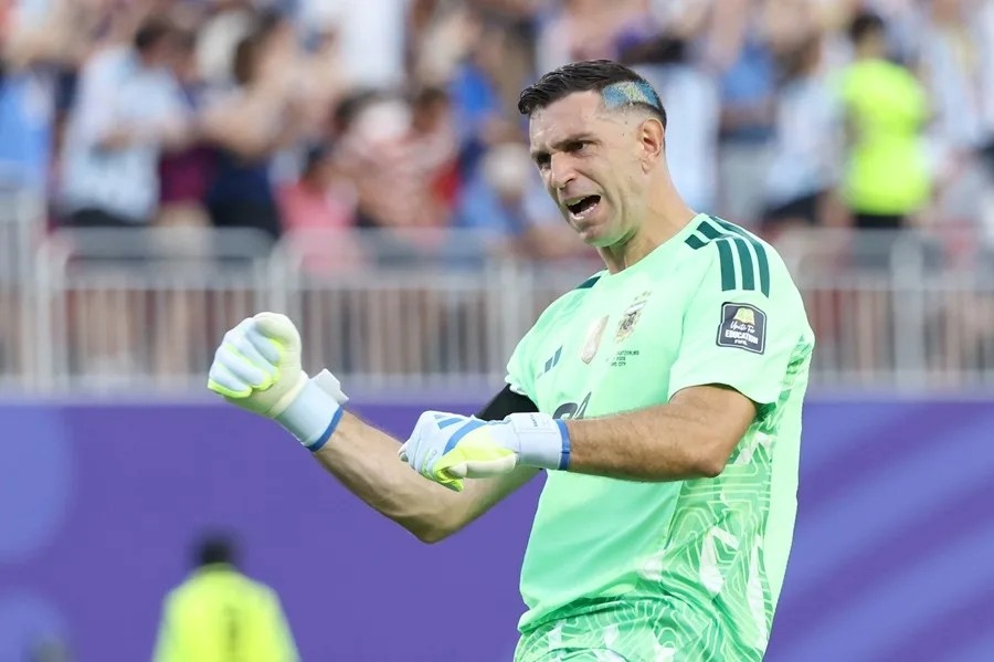 ‘Dibu’ Martínez pone en duda su continuidad en selección argentina tras la derrota con España