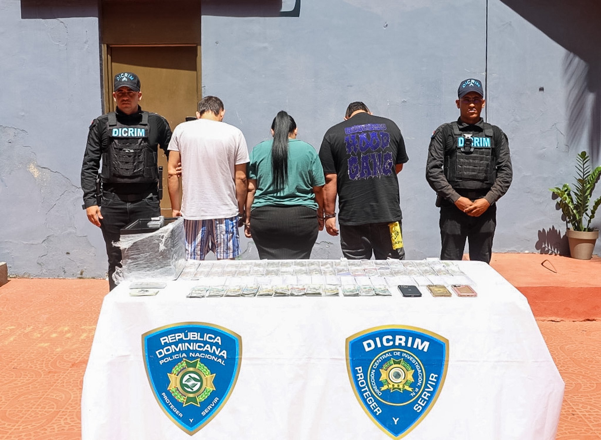 Policía Nacional captura tres ciudadanos colombianos implicados en millonaria estafa mediante falsa oferta de inversión.