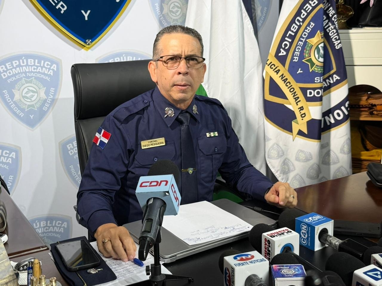 Policía Nacional localiza en comunidad de Azua cuerpo sin vida de mujer reportada como desaparecida; detiene a presunta implicada en el caso. Policía Nacional localiza en comunidad de Azua cuerpo sin vida de mujer reportada como desaparecida; detiene a presunta implicada en el caso.