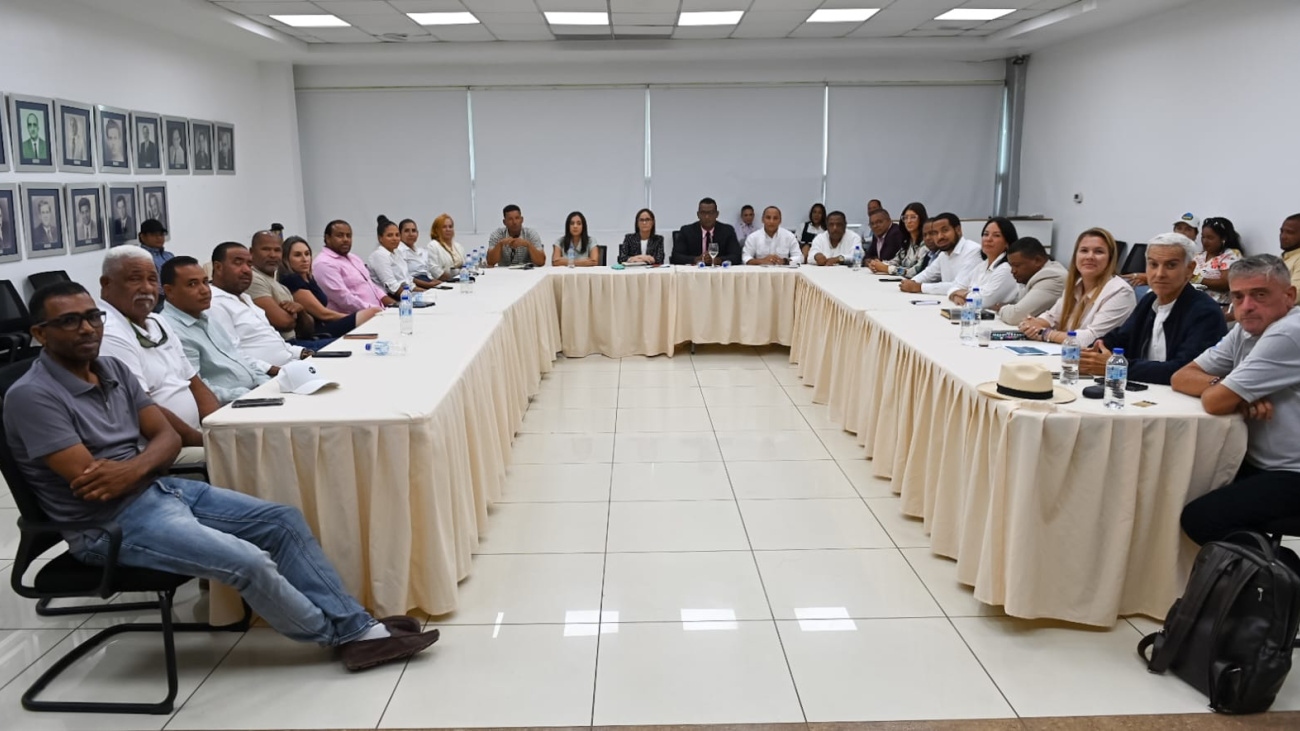 Mitur y sectores locales unen esfuerzos para fortalecer el desarrollo turístico de Bayahíbe
