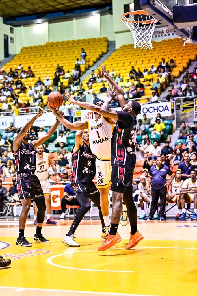 Metros mantienen viva serie final al vencer a los Gigantes Metros mantienen viva serie final al vencer a los Gigantes
