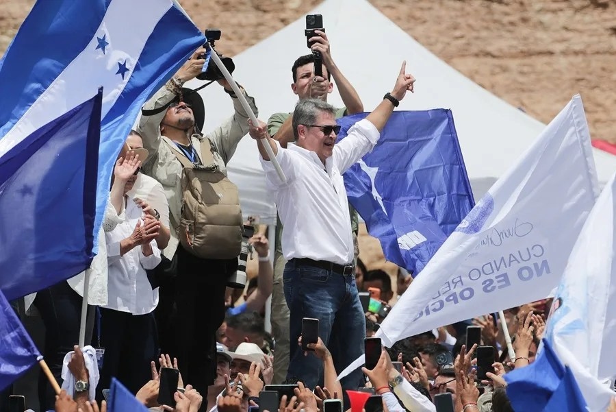 El expresidente Juan Orlando Hernández vuelve a Honduras para enfrentar la Justicia y pide no politizar su proceso