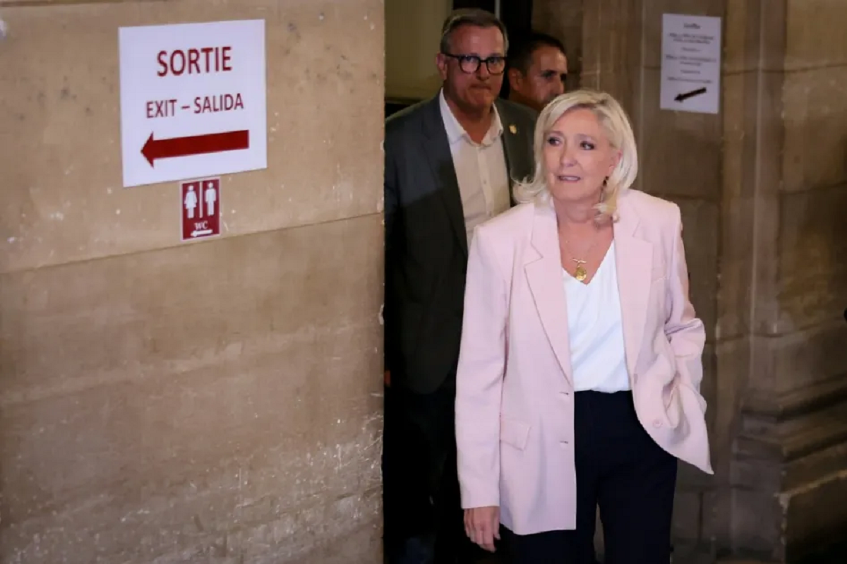 Le Pen lanza su candidatura a la presidencia y apela a condena por corrupción Le Pen lanza su candidatura a la presidencia y apela a condena por corrupción