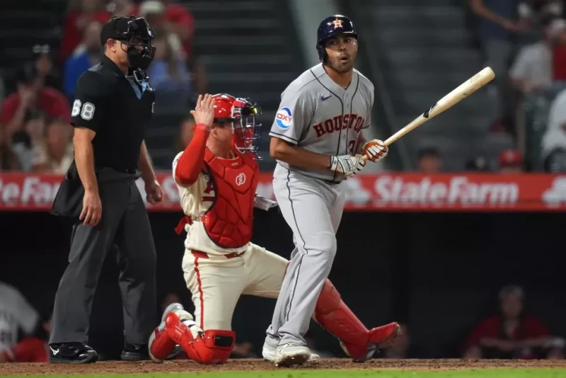 Astros anotan cuatro en la novena para vencer a los Angelinos, Javier poncha a 7 y gana