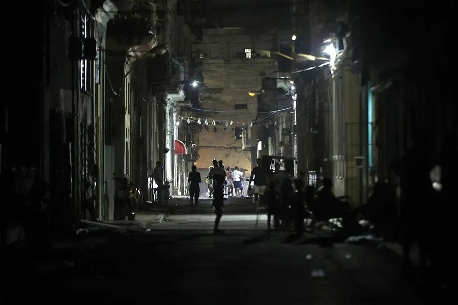 Un 70 % de Cuba quedará a la vez sin corriente este viernes por la crisis energética