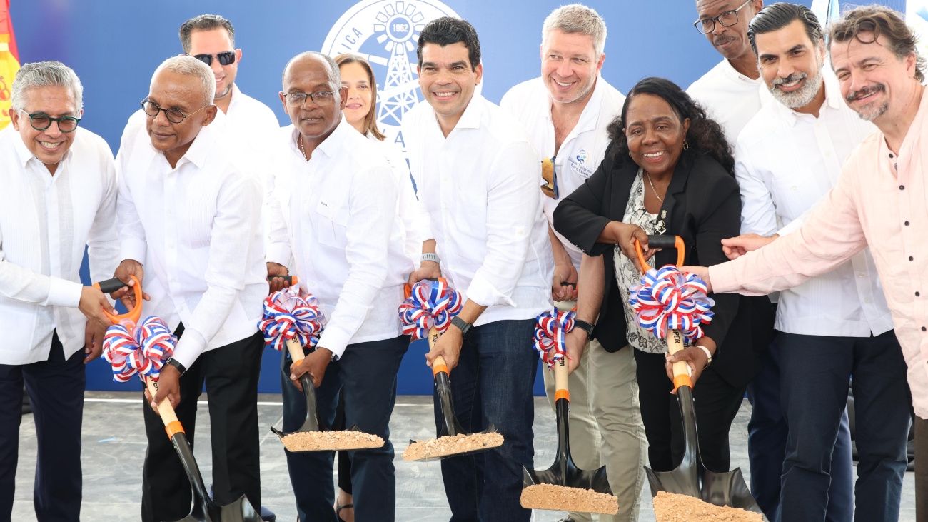 Director del Inapa inicia obras del alcantarillado sanitario de Boca Chica Director del Inapa inicia obras del alcantarillado sanitario de Boca Chica