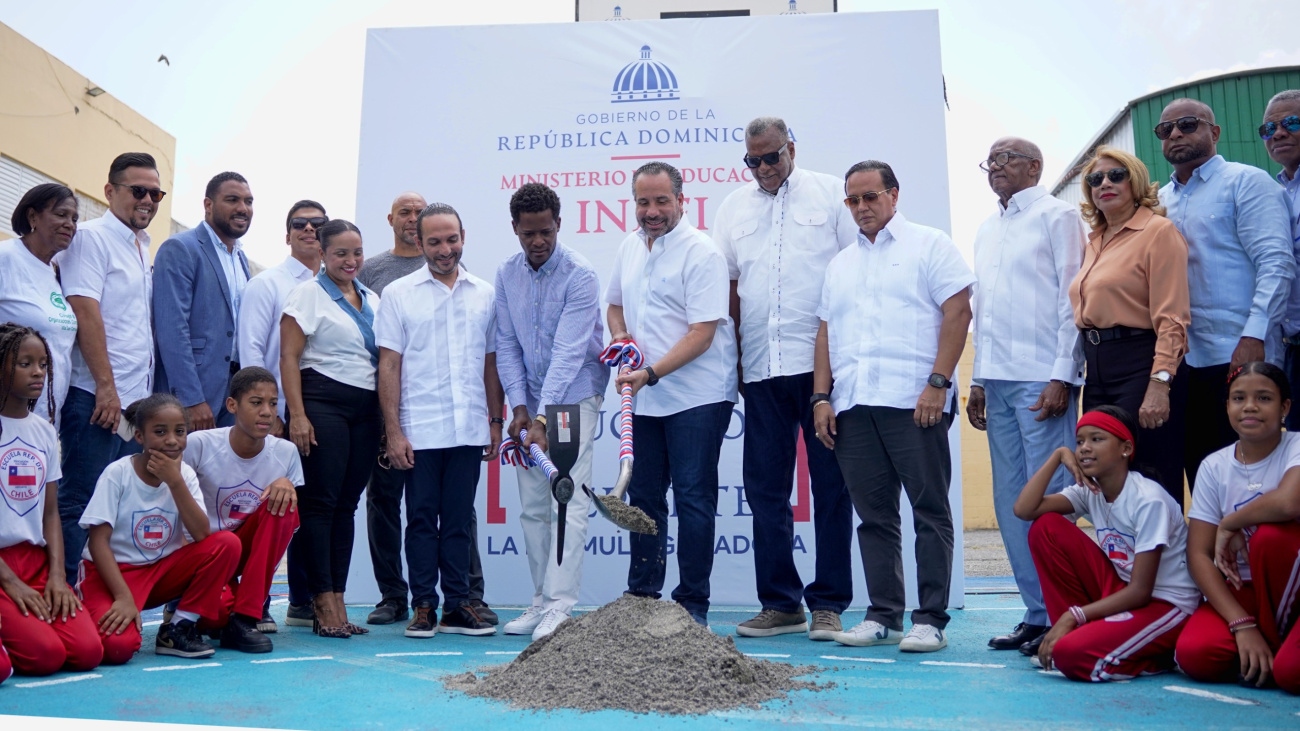 Inefi inicia construcción de techado para dignificar el deporte escolar en la Escuela República de Chile