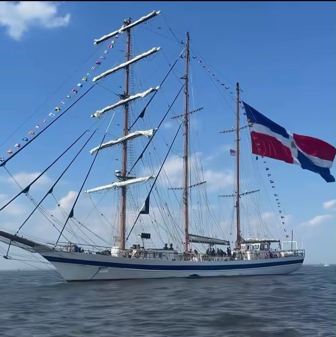 Buque Escuela “Almirante Juan Bautista Cambiaso” representa a la República Dominicana en histórica conmemoración del 250 aniversario de la independencia de los Estados Unidos