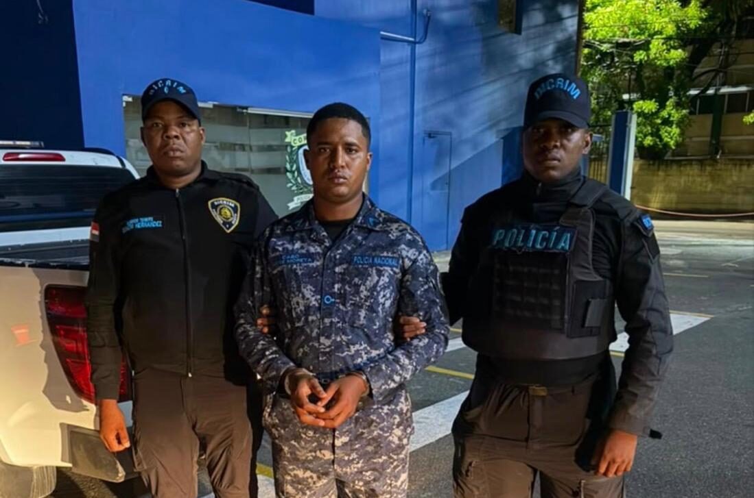 Policía Nacional entrega a la justicia al agente involucrado en la muerte de joven en sector de Herrera Policía Nacional entrega a la justicia al agente involucrado en la muerte de joven en sector de Herrera