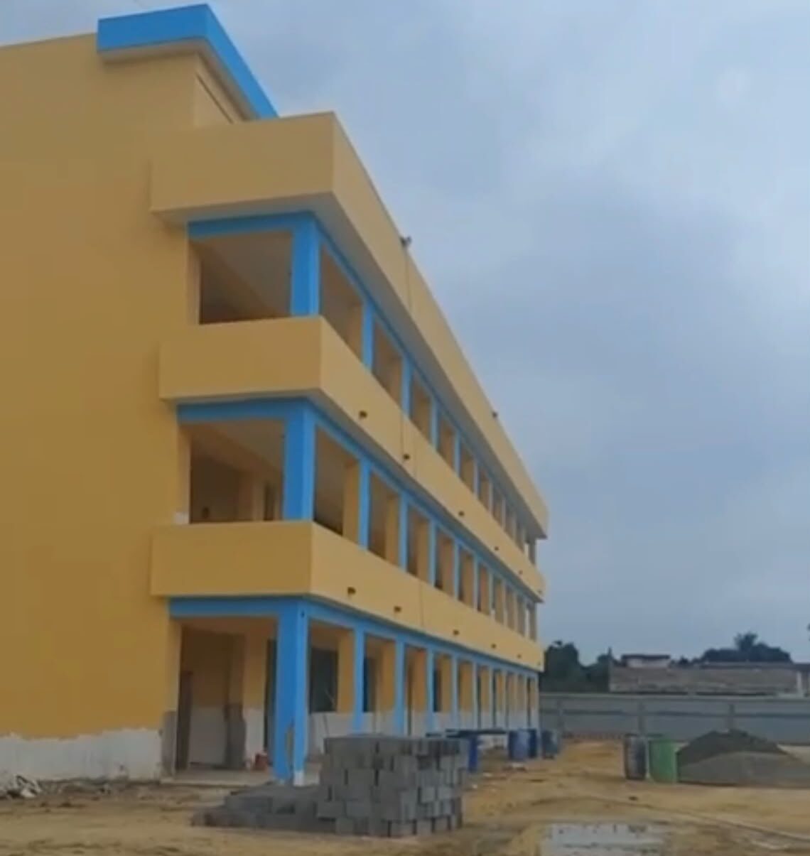 Escuela Básica Cancino Adentro avanza a ritmo acelerado y estará lista para el próximo año escolar
