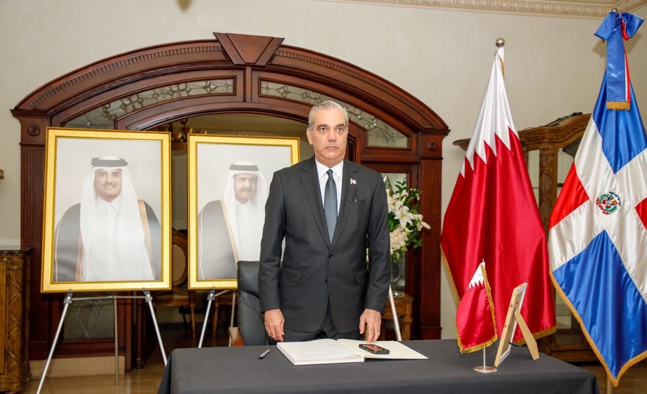 Presidente Abinader firma libro de condolencias por el fallecimiento de Su Alteza el Emir Padre, Sheikh Hamad Bin Khalifa Al Thani Presidente Abinader firma libro de condolencias por el fallecimiento de Su Alteza el Emir Padre, Sheikh Hamad Bin Khalifa Al Thani