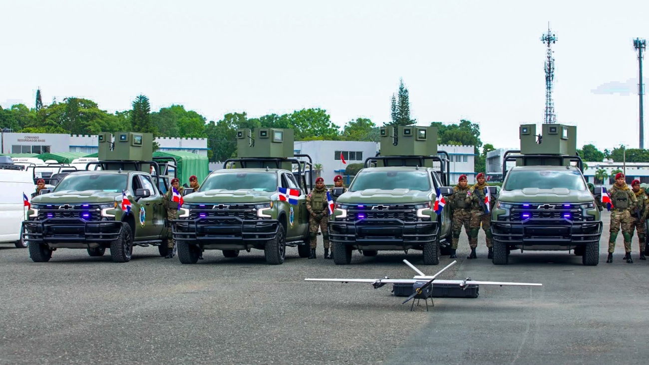 Presidente Abinader entrega blindado Furia VBD-2 y modernos equipos para reforzar la defensa nacional