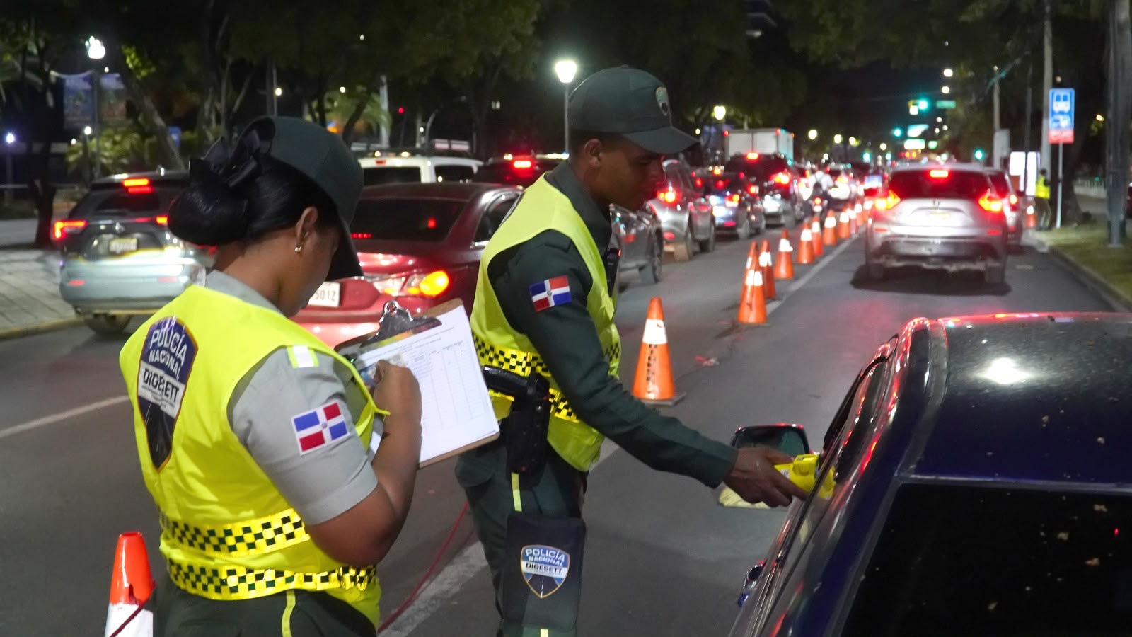 DIGESETT fortalece acciones preventivas con operativos de alcoholimetría en el Distrito Nacional y San Francisco de Macorís DIGESETT fortalece acciones preventivas con operativos de alcoholimetría en el Distrito Nacional y San Francisco de Macorís