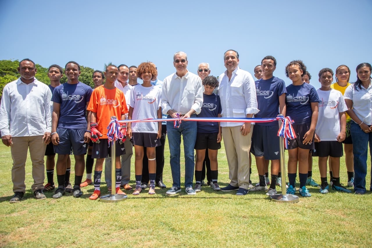 Presidente Abinader sigue apostando por el futuro del deporte dominicano con la entrega de un moderno Centro de Iniciación Deportiva (CIDE) en el Hogar Escuela Santo Domingo Savi