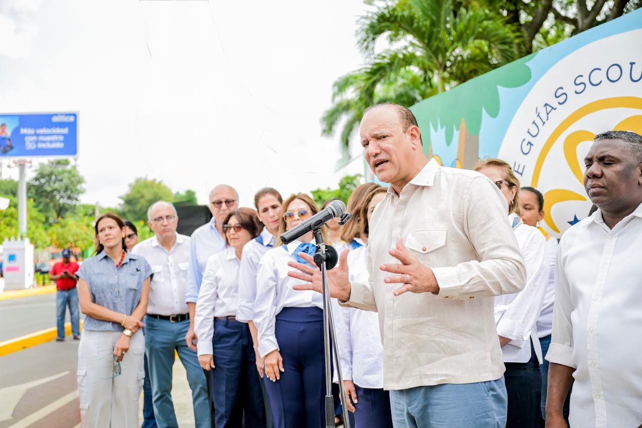 Alcaldía de Santiago entrega solución vial en República de Argentina con Estrella Sadhalá