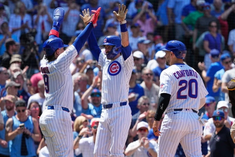 Swanson batea 3 jonrones y empuja 8 en la paliza de Cachorros 23-3 sobre Padres