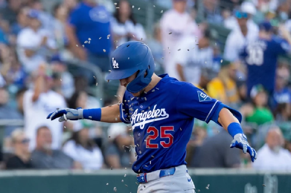 Dave Roberts logra su victoria 1.000 en el triunfo 9-3 de Dodgers ante Atléticos