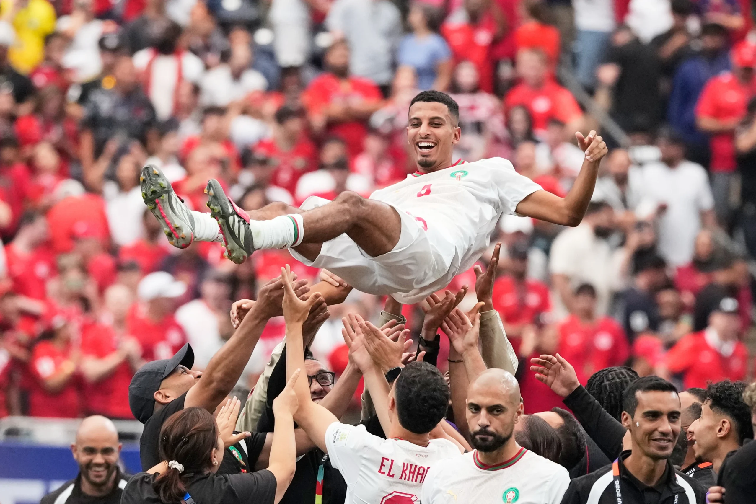 Marruecos vence a Canadá, coanfitriona del Mundial, por 3-0 y avanza a los cuartos de final.