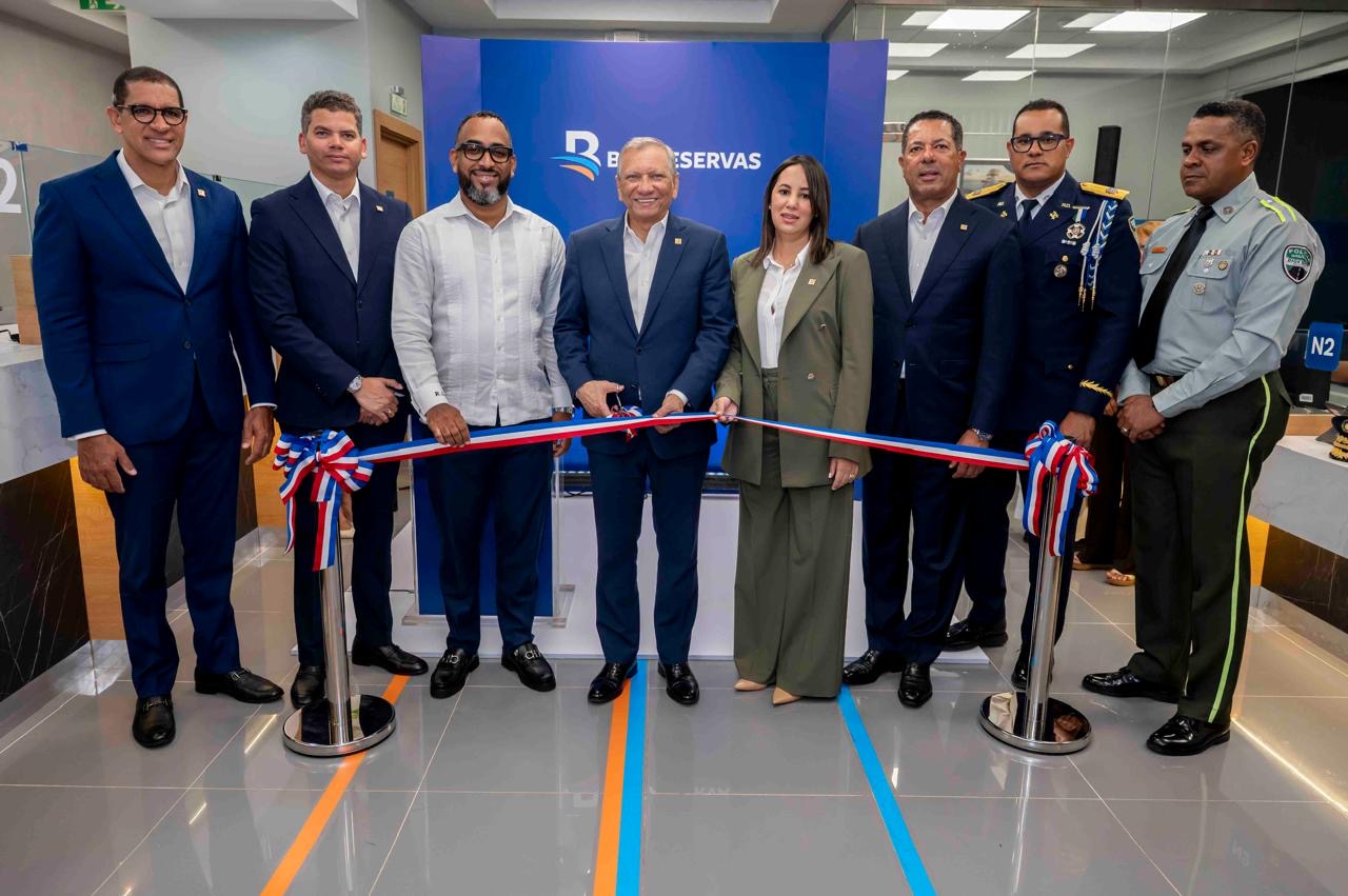 Banreservas inaugura oficina en el Centro de Retención de Vehículos de Pedro Brand El doctor Leonardo Aguilera destaca que la expansión de Banreservas busca acercar los servicios financieros y contribuir al bienestar de los dominicanos