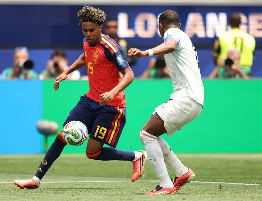 Lamine Yamal y Nuno Mendes protagonizan el gran duelo entre España y Portugal
