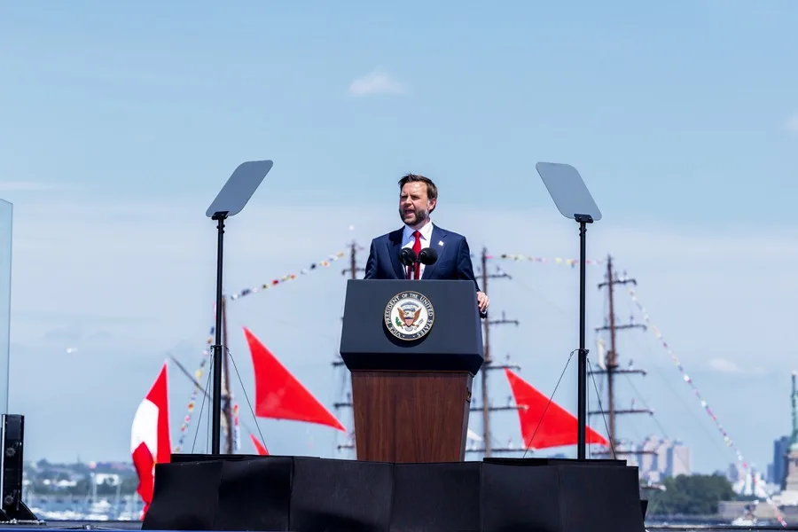 Nueva York celebra la Independencia de EE.UU. con una muestra de «poder» por el desfile naval y aéreo