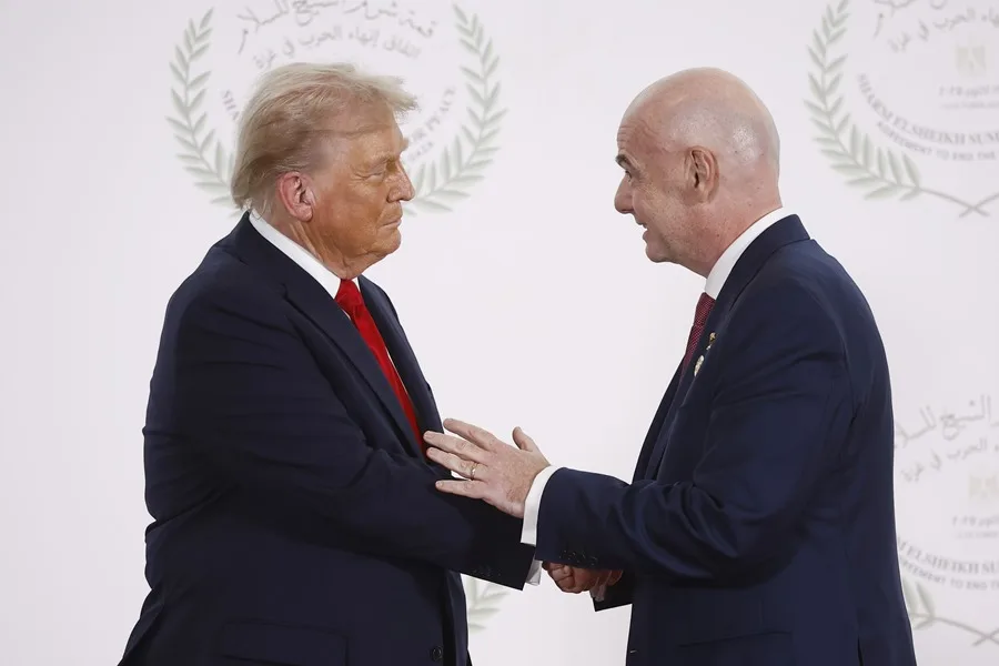 Trump reconoce que pidió una revisión a Infantino por la tarjeta roja a Balogun