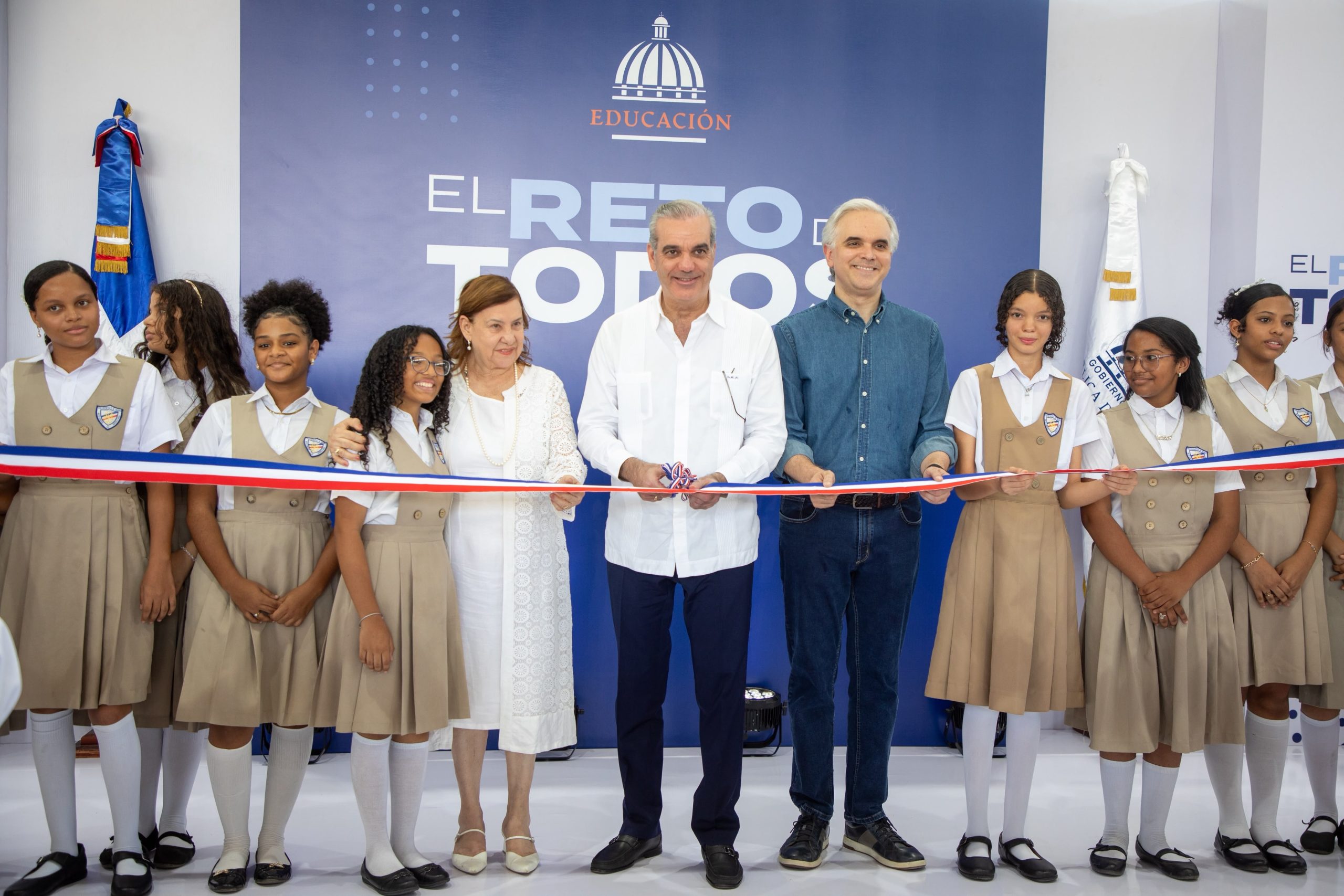 Presidente Luis Abinader inaugura el techado del Politécnico Femenino Mercedes Morel que beneficiará a más de 600 estudiantes en La Vega
