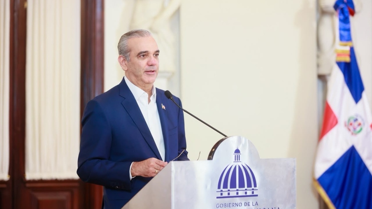 Presidente Abinader aboga por la libre competencia en telecomunicaciones para reducir tarifas y mejorar el servicio Presidente Abinader aboga por la libre competencia en telecomunicaciones para reducir tarifas y mejorar el servicio
