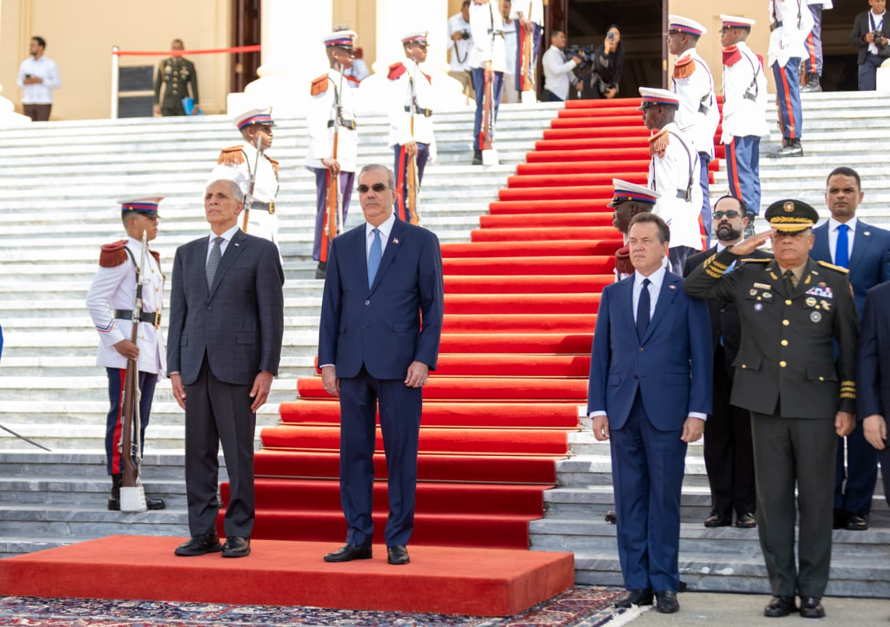 Presidente Abinader recibe en el Palacio Nacional al presidente de Honduras, Nasry Asfura Zablah Presidente Abinader recibe en el Palacio Nacional al presidente de Honduras, Nasry Asfura Zablah