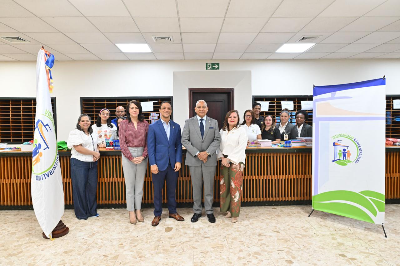 Voluntariado del Banco Central realizó una nueva jornada de venta de útiles escolares