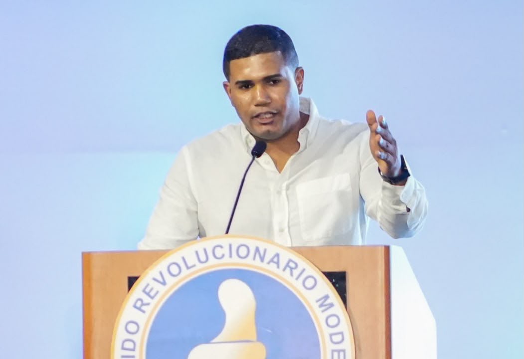Randy Santana resalta madurez y unidad del PRM y asegura que está listo para seguir dirigiendo el país