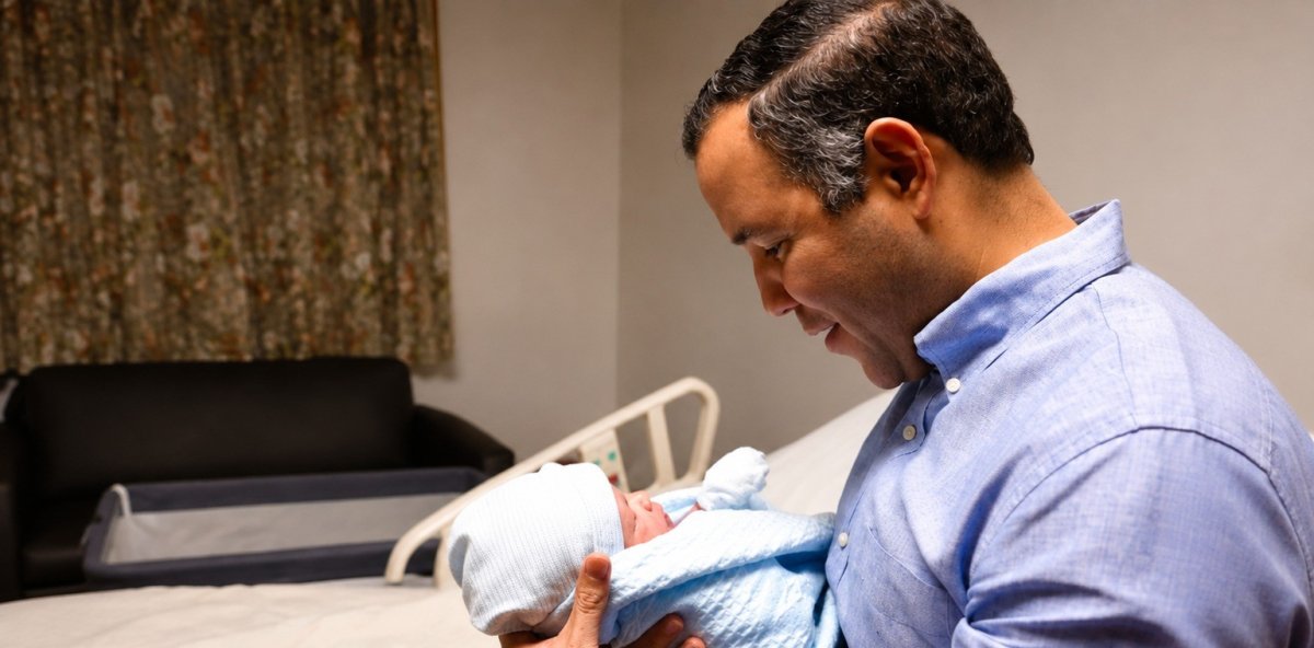 Johnny Pujols anuncia el nacimiento de su tercer hijo, el primero varón